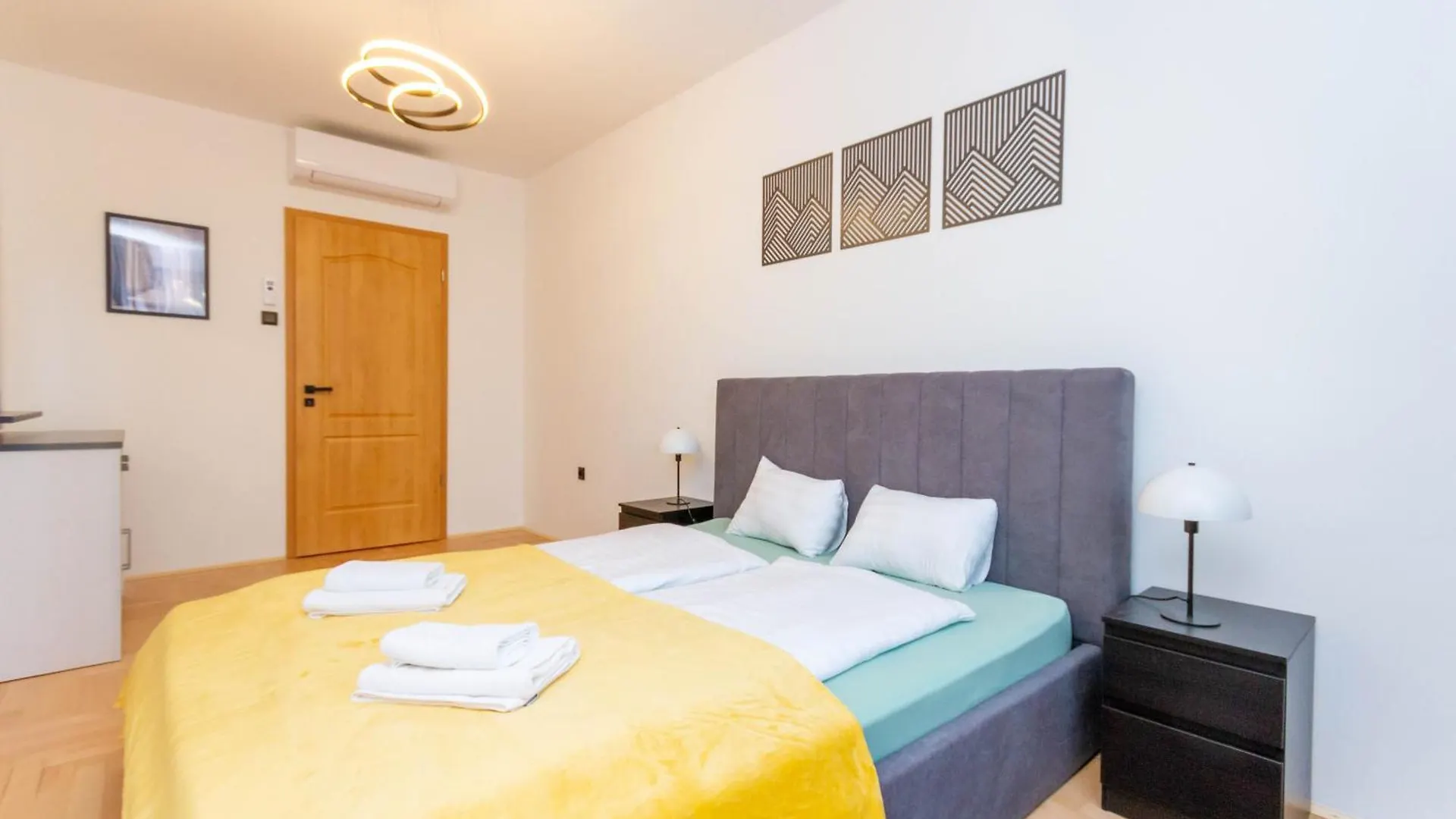 Gozsdu White Raven Residence 105 - Free Parking, Terrace Budapeste 0*,  Hungria